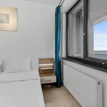 2bdr With Sea View & Pool Access Apartment Navodari