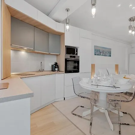 2bdr With Sea View & Pool Access Apartment *