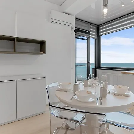 2bdr With Sea View & Pool Access *