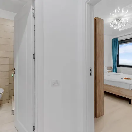 2bdr With Sea View & Pool Access Apartment